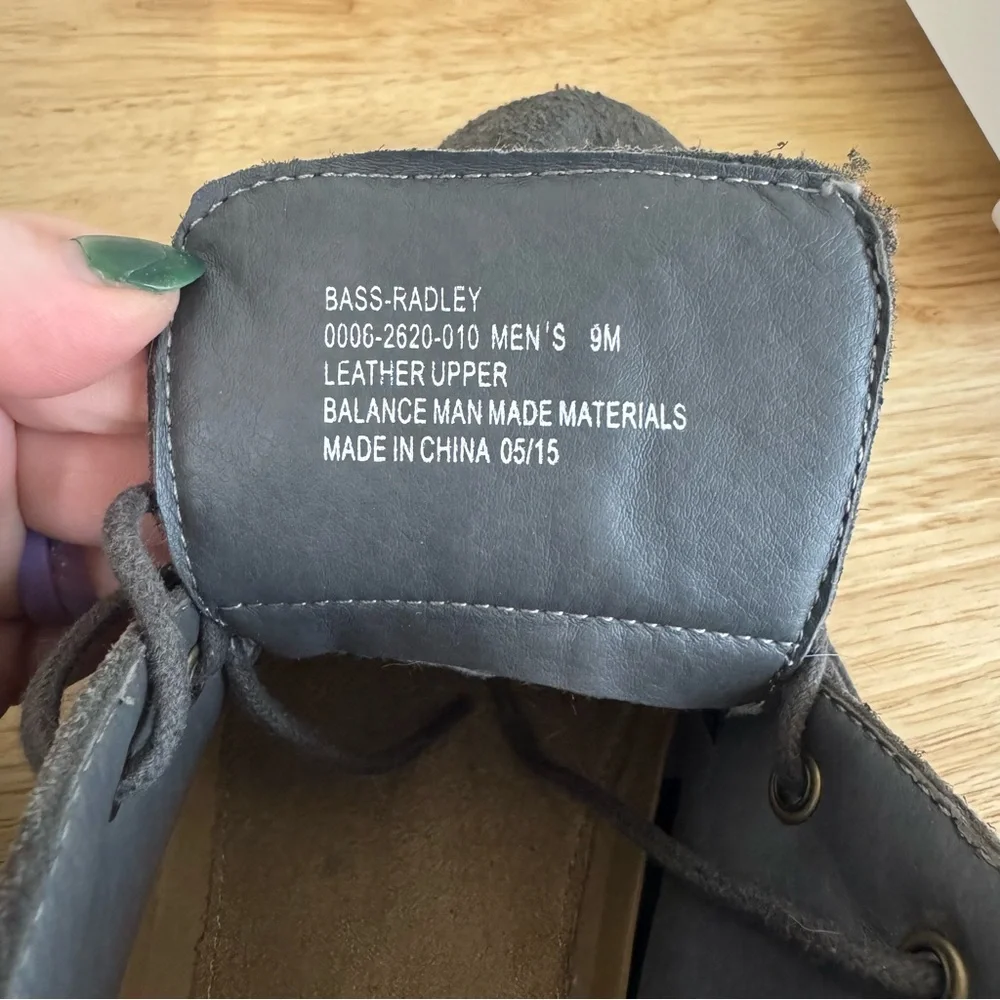 Men’s chukka boots. Size 9